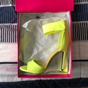 ShoeDazzle Brand Neon Yellow Heels - w’s size 9